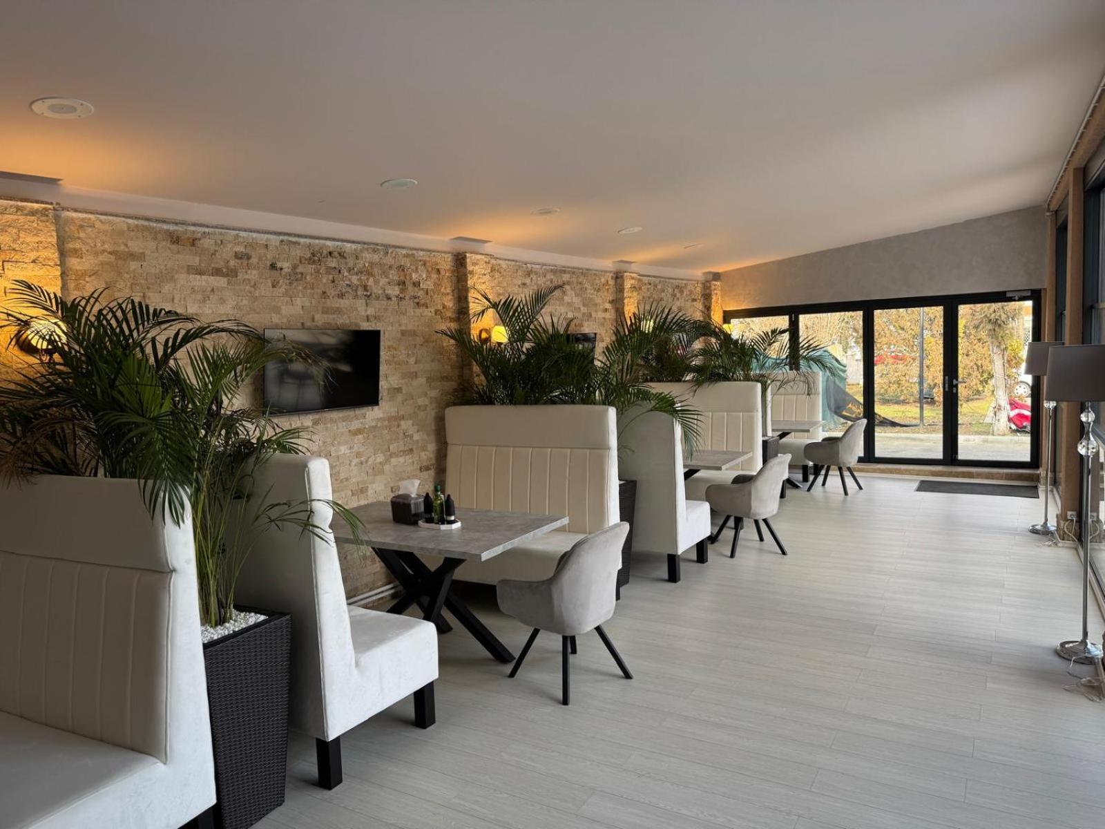 Hotel Hego (Adults Only) Hunedoara Exterior foto