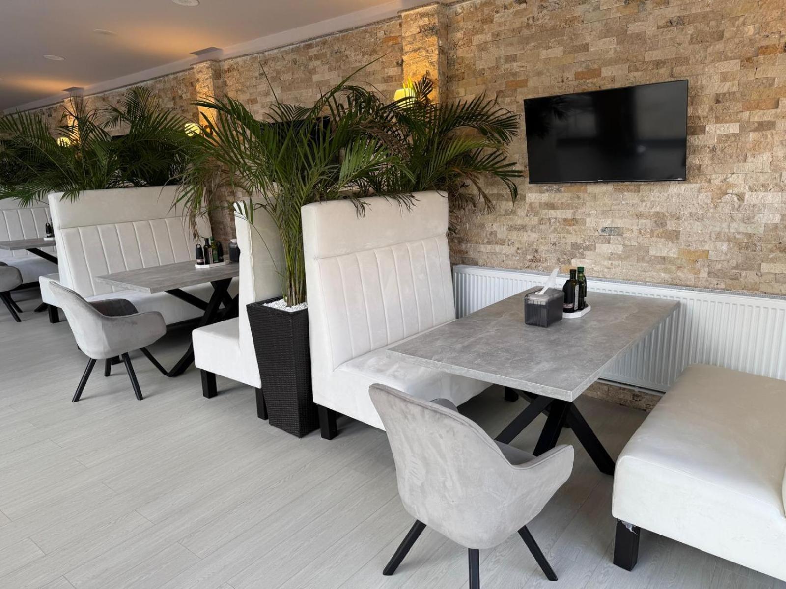 Hotel Hego (Adults Only) Hunedoara Exterior foto