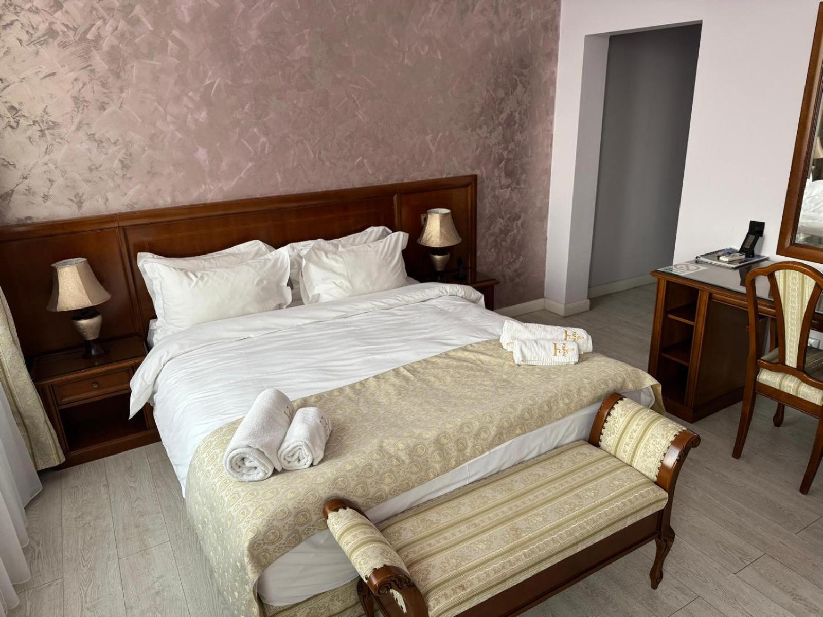 Hotel Hego (Adults Only) Hunedoara Exterior foto