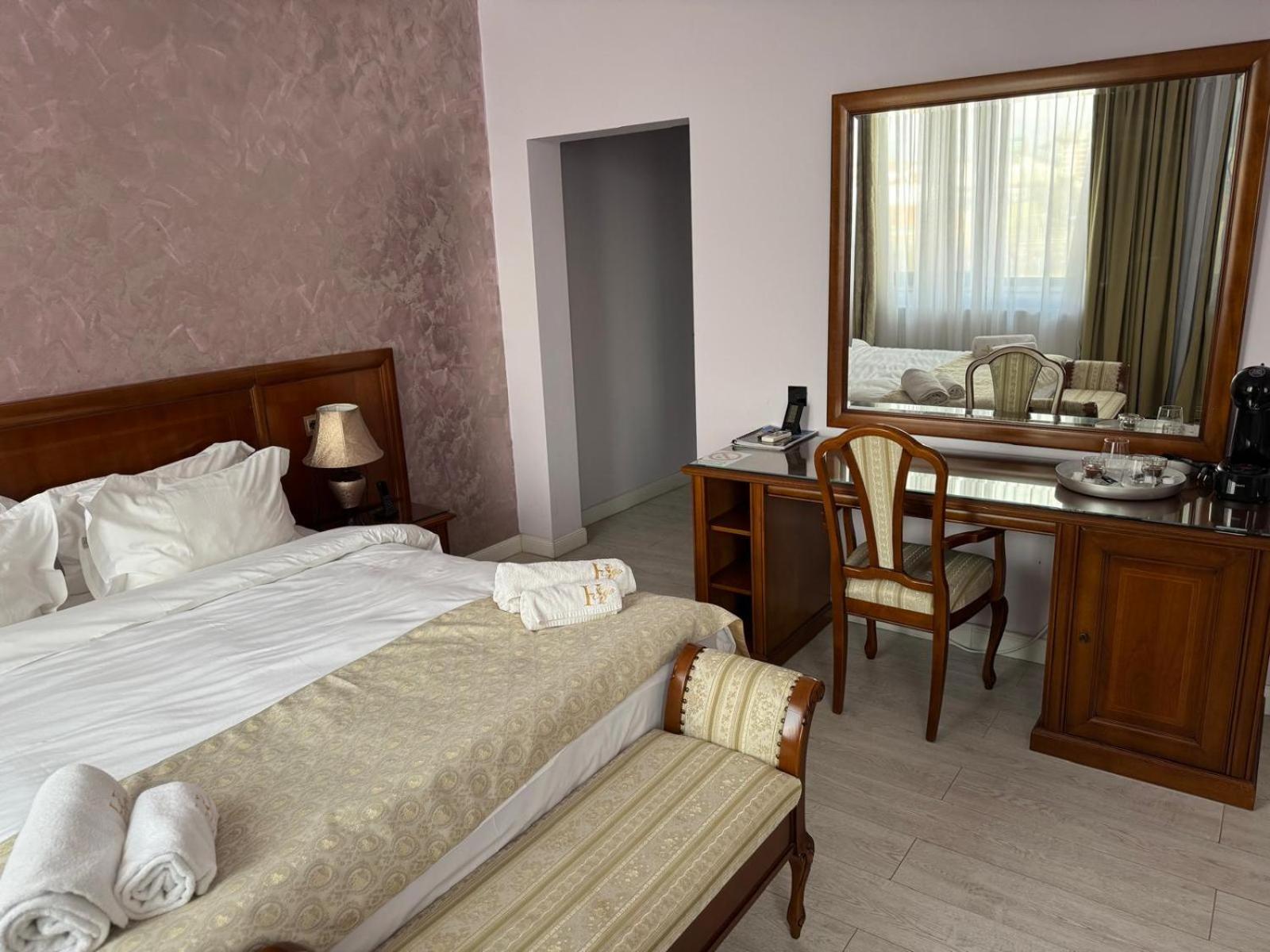 Hotel Hego (Adults Only) Hunedoara Exterior foto