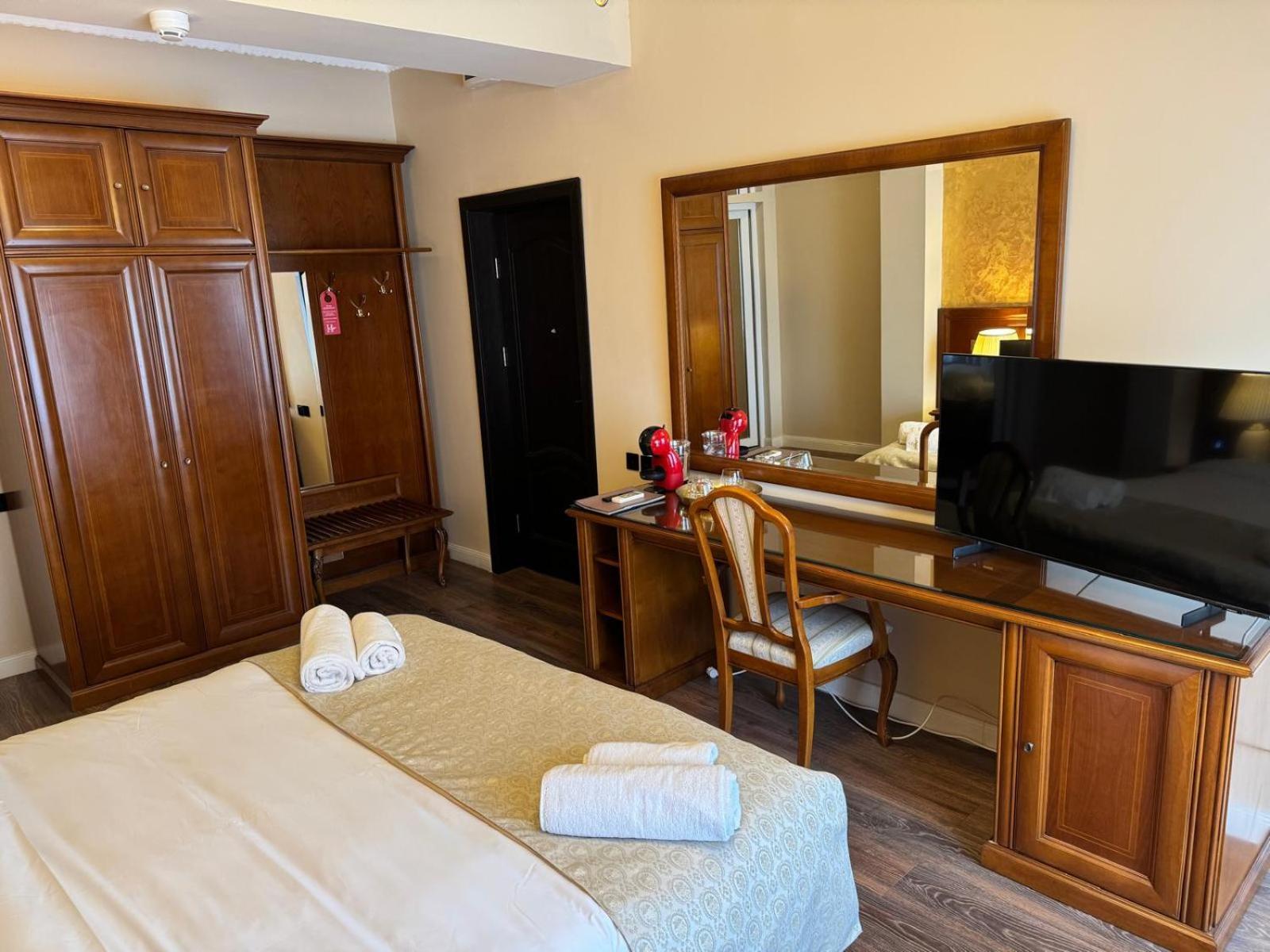 Hotel Hego (Adults Only) Hunedoara Exterior foto